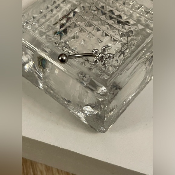 16g 1 Piece 316 Surgical Stainless Steel EYEBROW Ring CZ Flower Design NWT - Picture 6 of 10